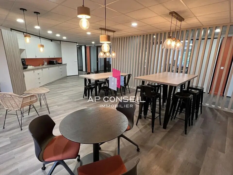 Location Bureaux 520 m² - Photo 1