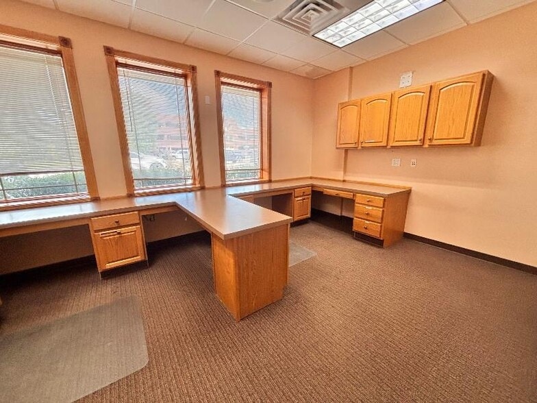 558 Ashmun St, Sault Sainte Marie, MI for sale - Interior Photo - Image 2 of 5