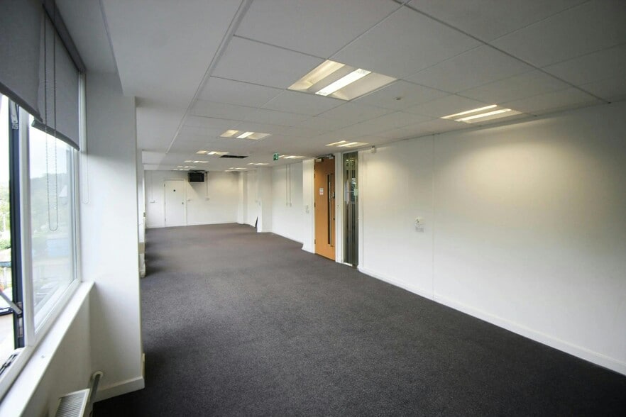 Trinity Rd, Bootle for lease - Interior Photo - Image 3 of 14