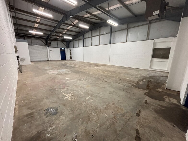 Caledonian Pl, Glengarnock for lease - Building Photo - Image 2 of 3