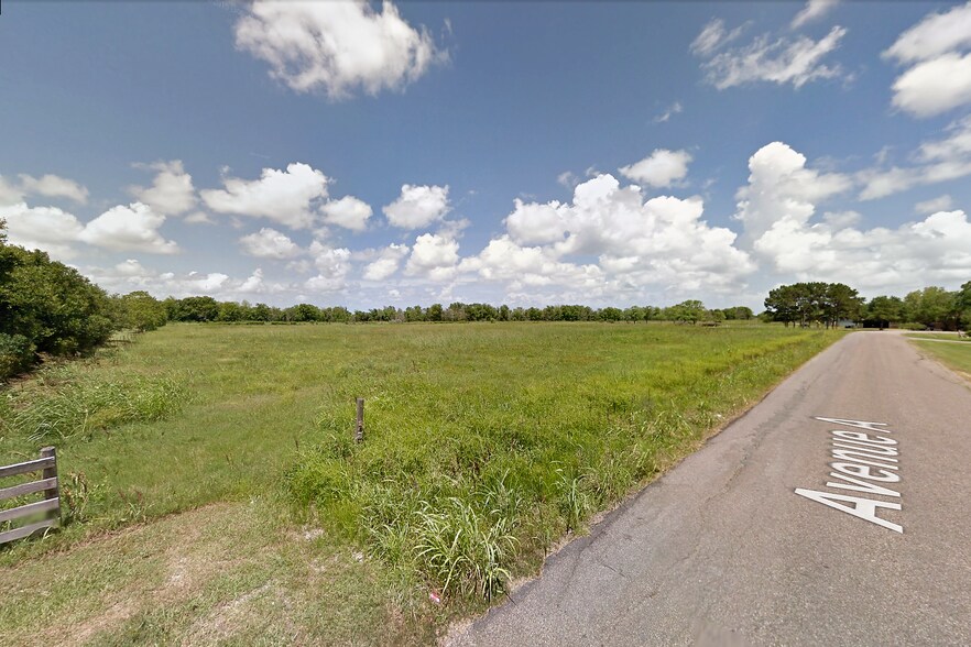 Avenue A, Danbury, TX 77534