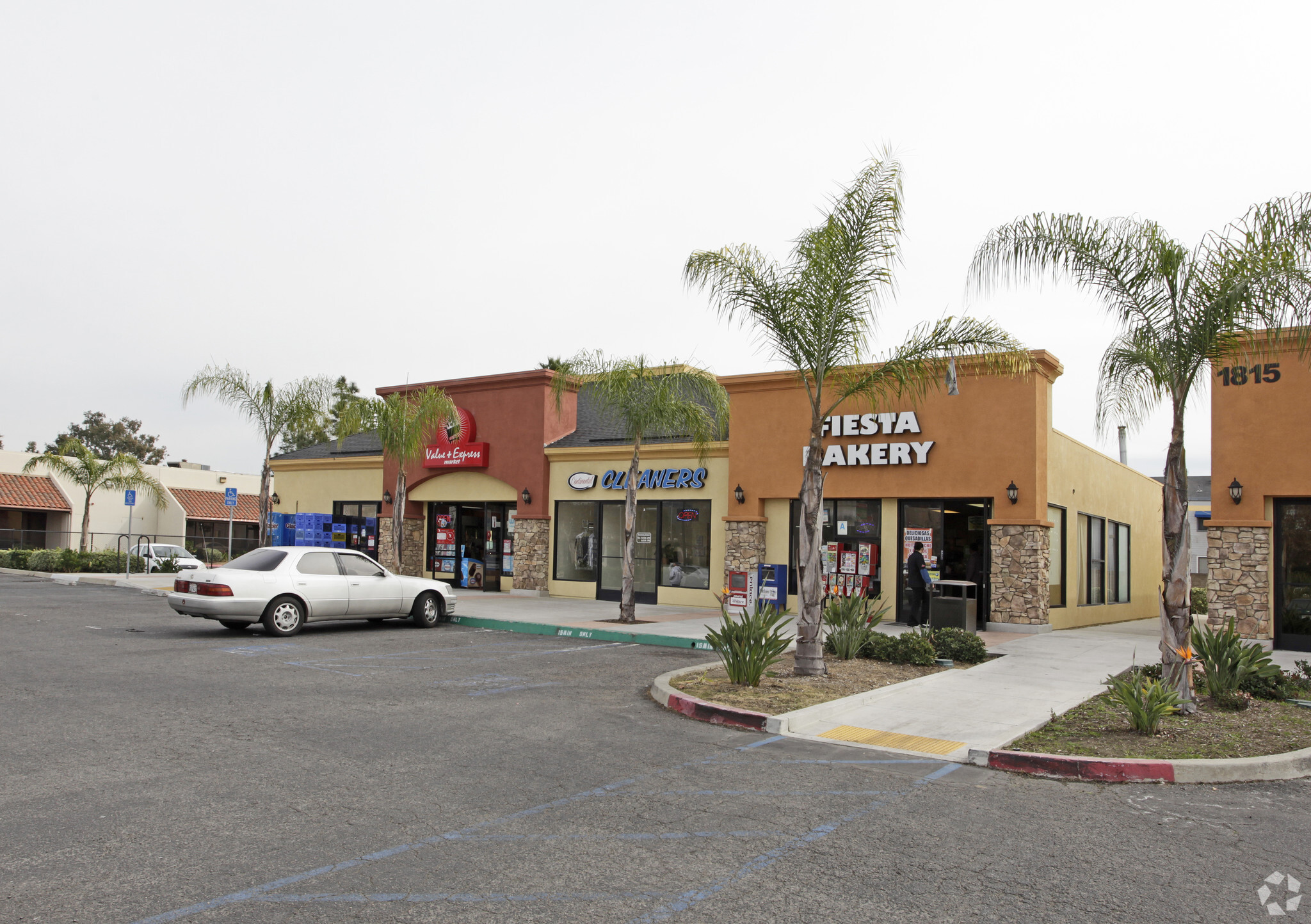 1815 E Valley Pky, Escondido, CA for lease Building Photo- Image 1 of 7