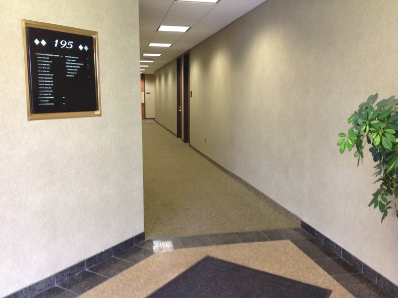 195 Columbia Tpke, Florham Park, NJ for lease - Lobby - Image 2 of 2