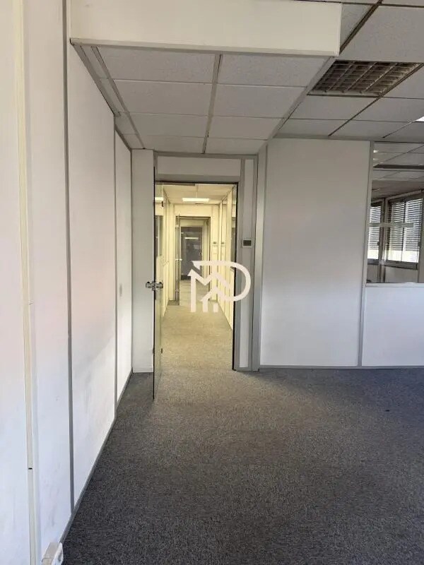 Office in Aix-en-Provence for lease Interior Photo- Image 1 of 5