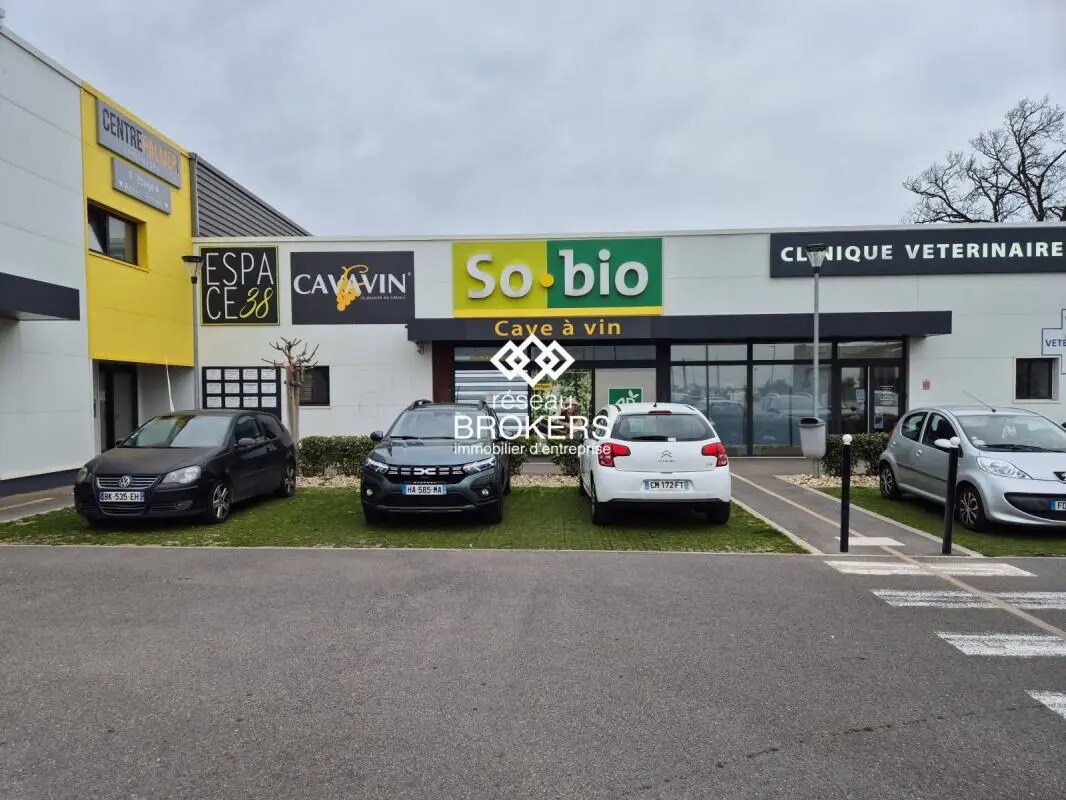 Retail in Istres for lease Building Photo- Image 1 of 9