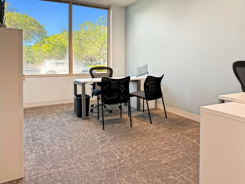 8201 Peters Rd, Plantation, FL for lease - Interior Photo - Image 2 of 16