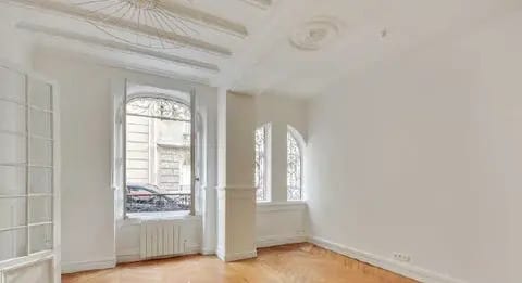 Office in Paris for lease - Interior Photo - Image 3 of 8