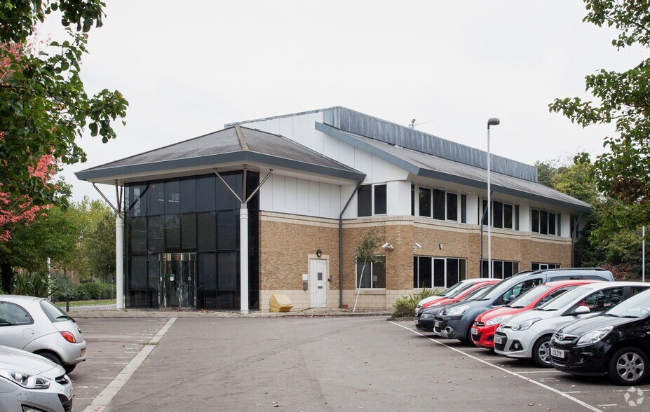 Addlestone Rd, Addlestone for lease - Building Photo - Image 1 of 4