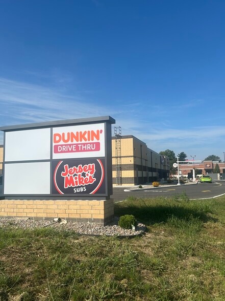 275 US 30, Schererville, IN for lease - Building Photo - Image 2 of 9