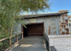 1202 N Camp St, Seguin TX - Warehouse
