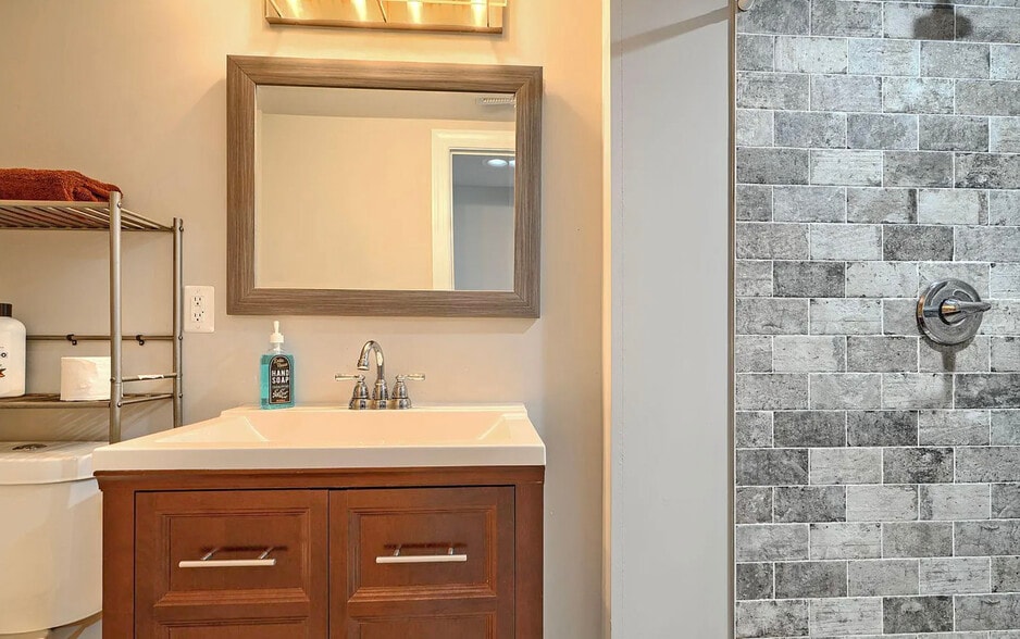 635 E Fort Ave, Baltimore, MD for sale - Interior Photo - Image 3 of 42