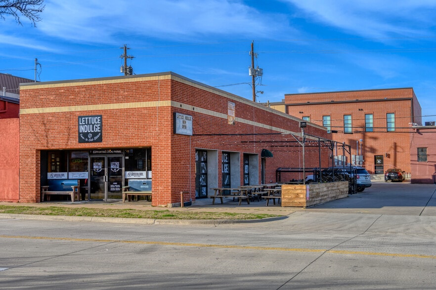 227 W Chestnut St, Denison, TX for sale - Building Photo - Image 1 of 1
