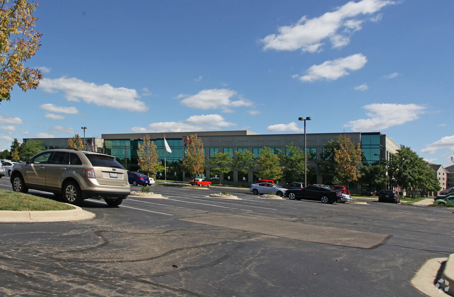 975 Meridian Lakes Dr, Aurora, IL for lease - Building Photo - Image 1 of 3