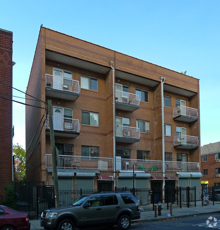 8545 Britton Ave, Elmhurst, NY 11373