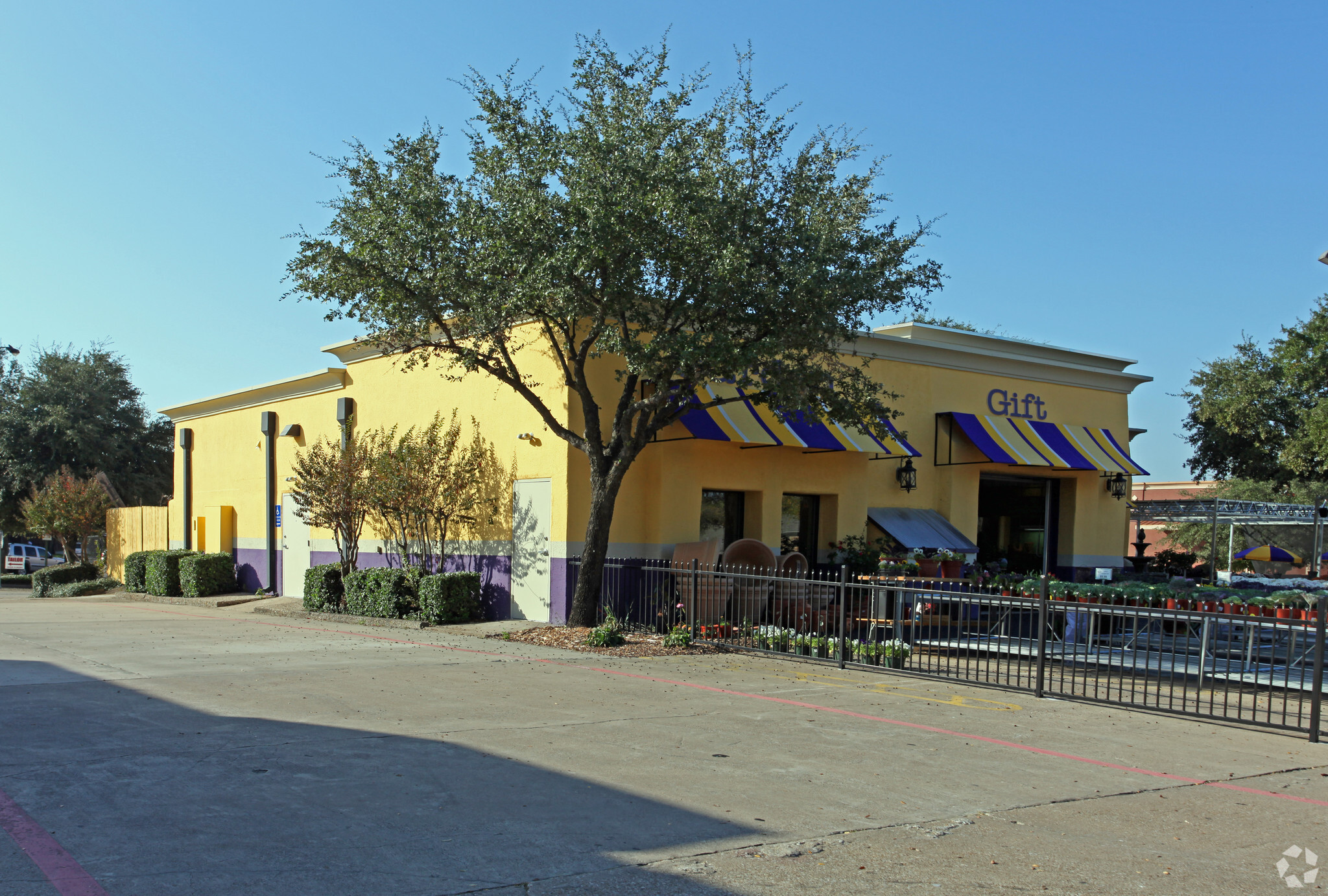 7124 Campbell Rd, Dallas, TX for lease Primary Photo- Image 1 of 4