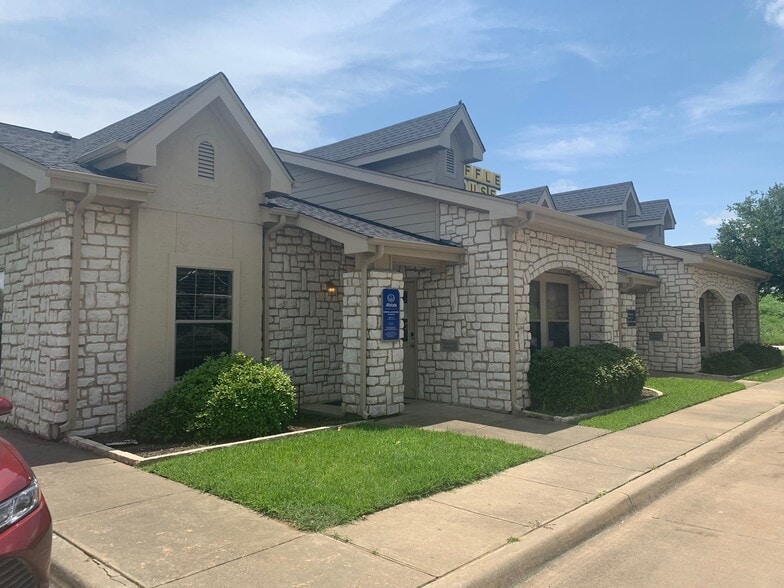 2993 S Watson Rd, Grand Prairie, TX for lease - Building Photo - Image 3 of 10