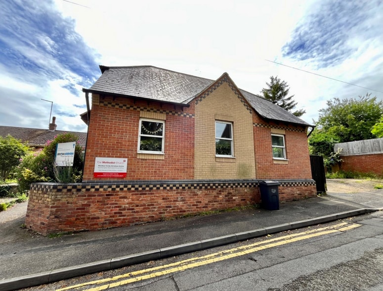 45 High St, Hardingstone for sale - Primary Photo - Image 1 of 1