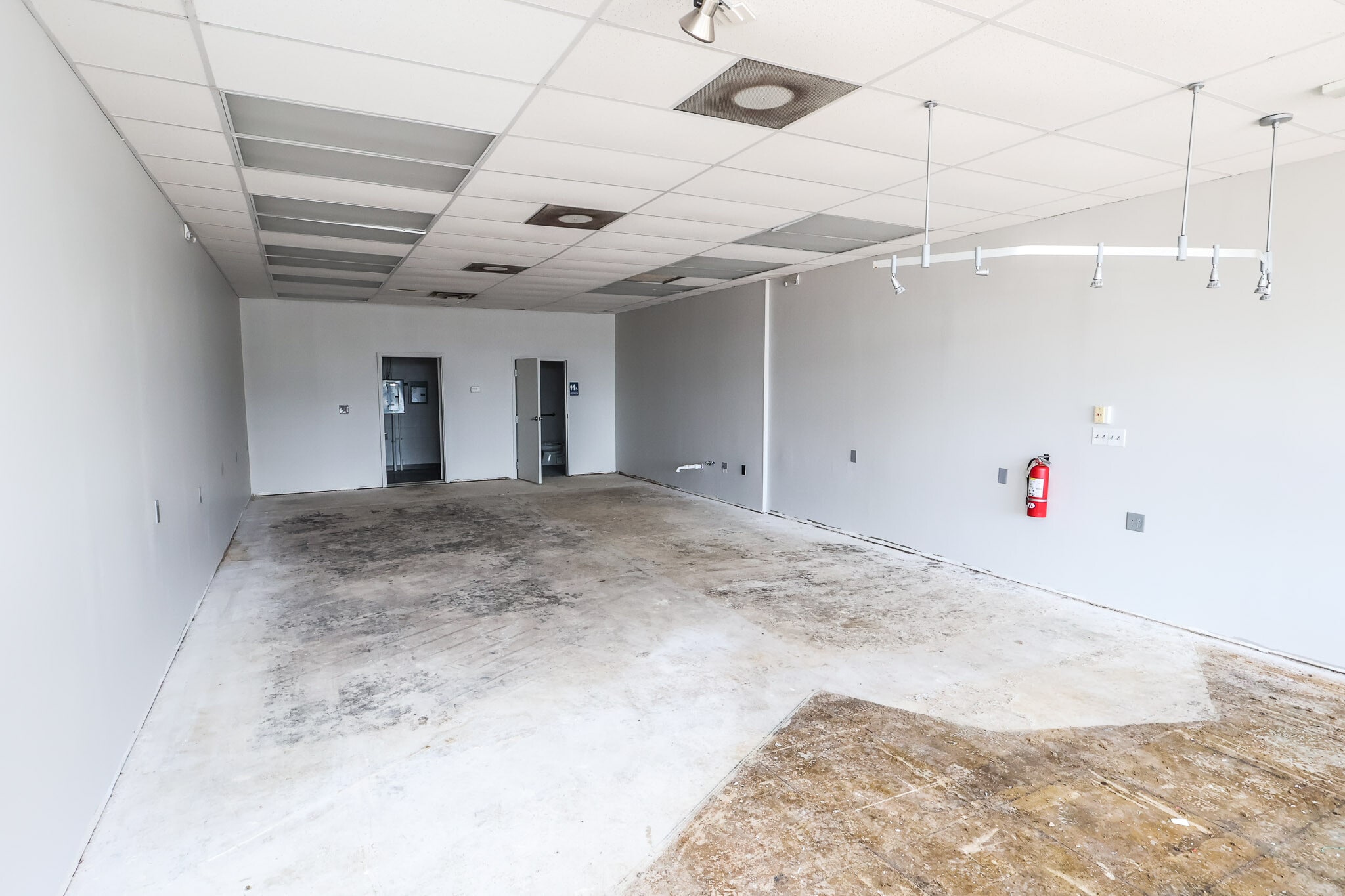 1700-1728 N Locust Ave, Lawrenceburg, TN for lease Interior Photo- Image 1 of 2