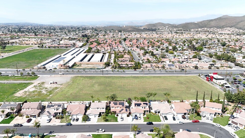 27195 Newport Rd, Menifee, CA for sale - Building Photo - Image 2 of 3