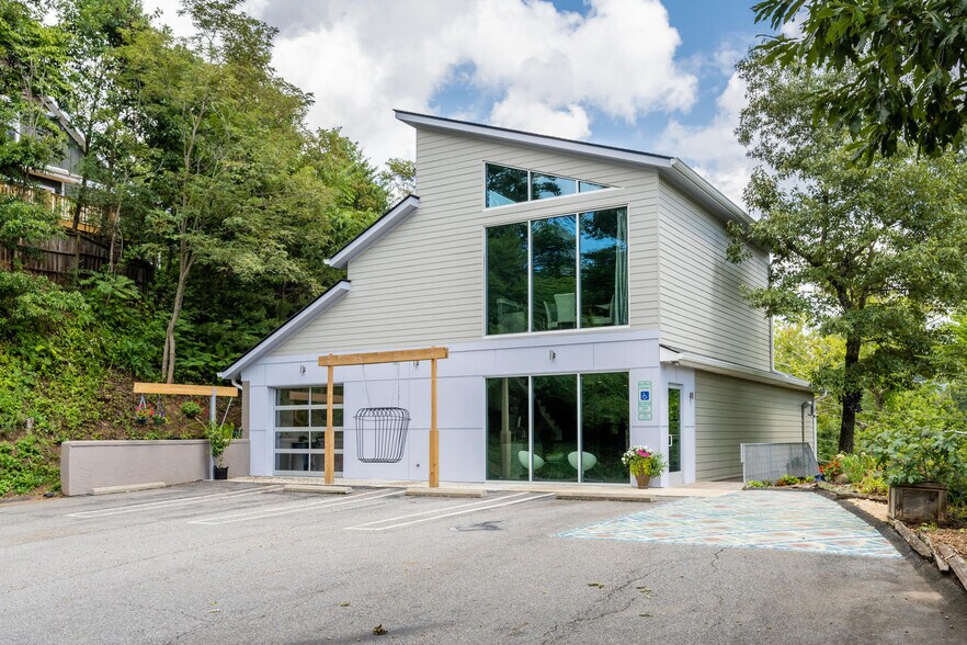 1457 Merrimon Ave, Asheville, NC 28804