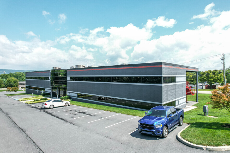 4201 Crums Mill Rd, Harrisburg, PA for lease - Building Photo - Image 1 of 7