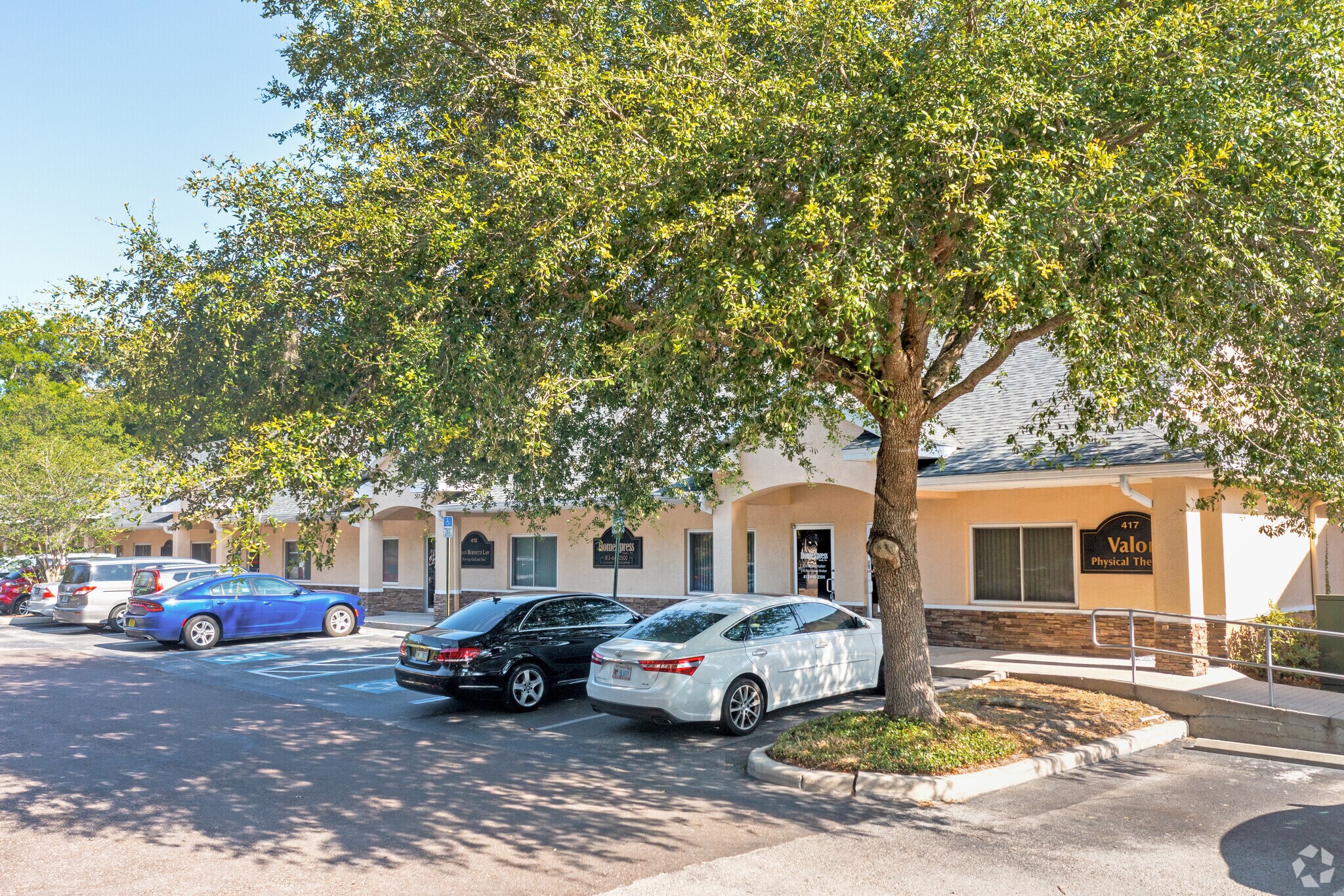 403-417 Lithia Pinecrest Rd, Brandon, FL for sale Primary Photo- Image 1 of 1