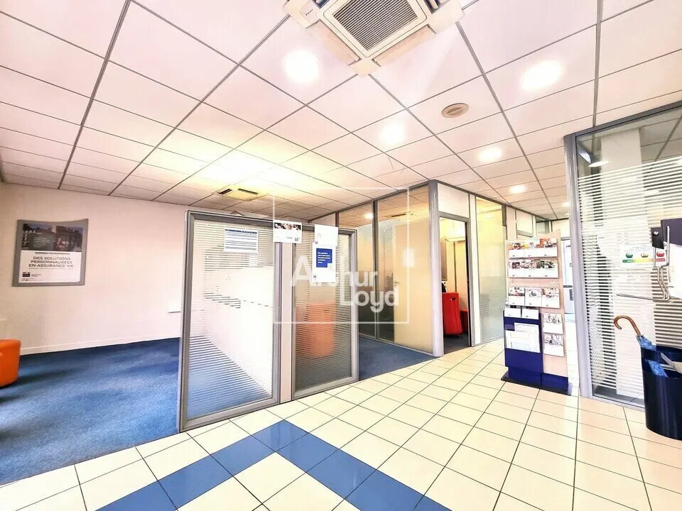 Office in Fontainebleau for lease Interior Photo- Image 1 of 5