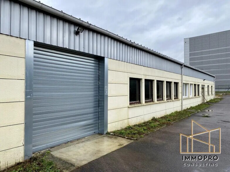 Flex in Évreux for lease - Building Photo - Image 1 of 4