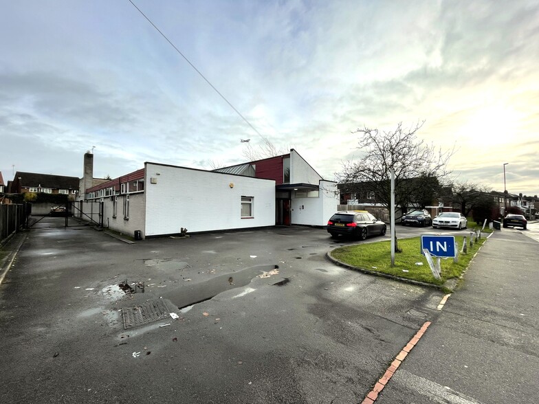 36 Springwell Rd, Hounslow for lease - Primary Photo - Image 1 of 4