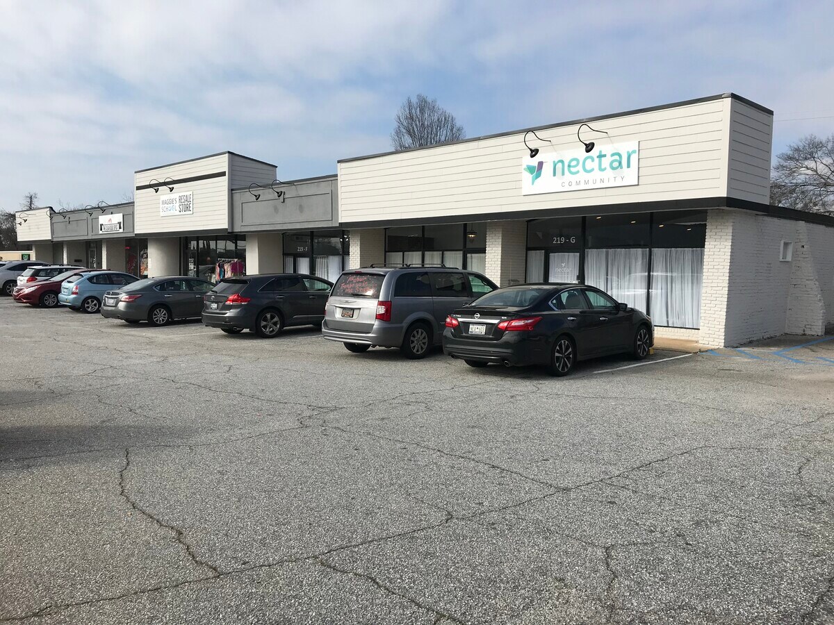 219 W Antrim Dr, Greenville, SC 29607