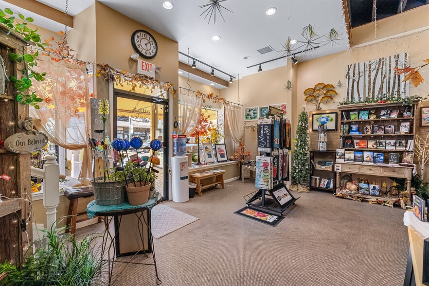 42 N Main St, Hartford, WI for sale - Interior Photo - Image 3 of 18