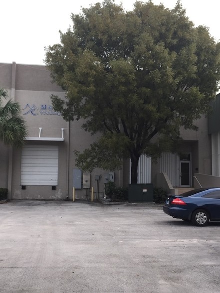 3011 NW 75th Ave, Miami, FL for lease - Primary Photo - Image 1 of 10