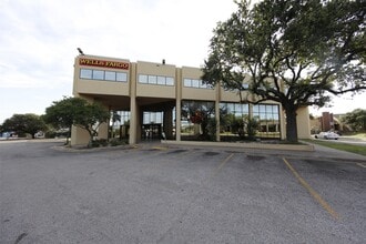 9800 N Lamar Blvd, Austin, TX for lease Building Photo- Image 2 of 6