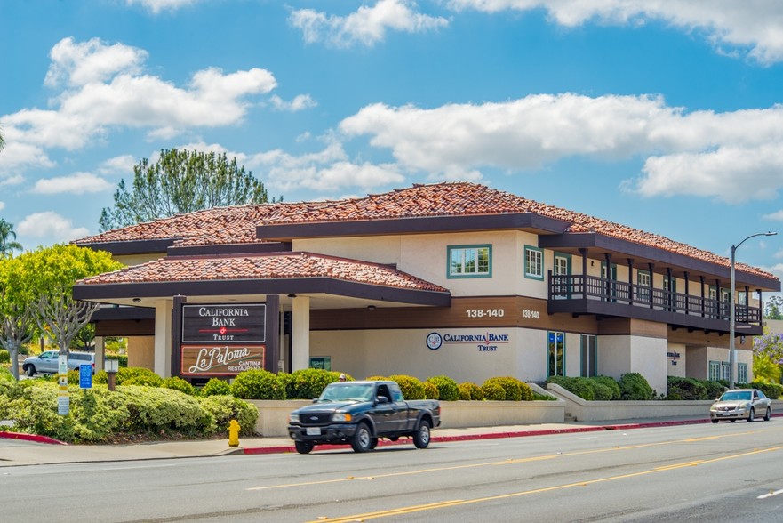 138-140 Civic Center Dr, Vista, CA for lease - Building Photo - Image 1 of 6