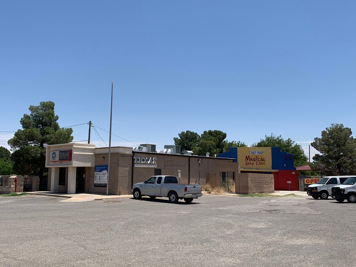 462 N Yarbrough Dr, El Paso, TX 79915