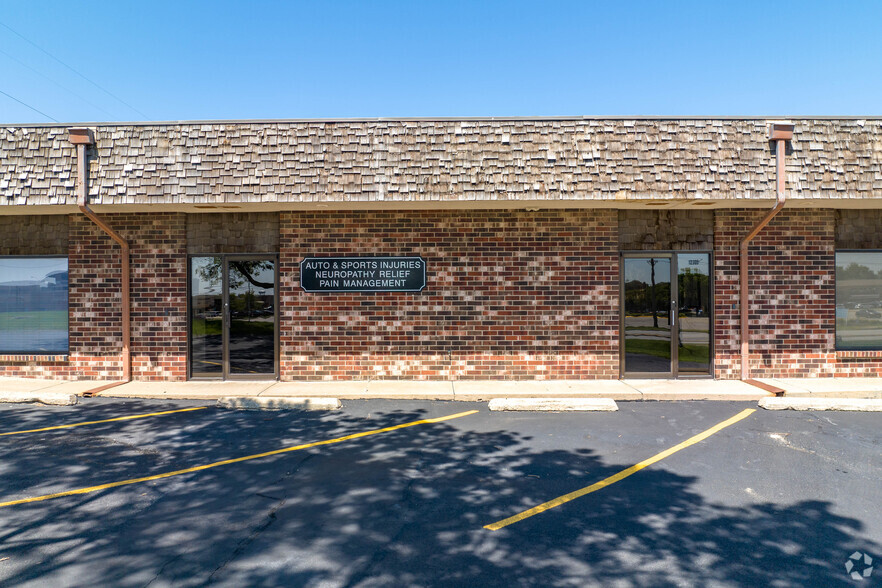 12305-12309 Gold St, Omaha, NE for lease - Building Photo - Image 3 of 10