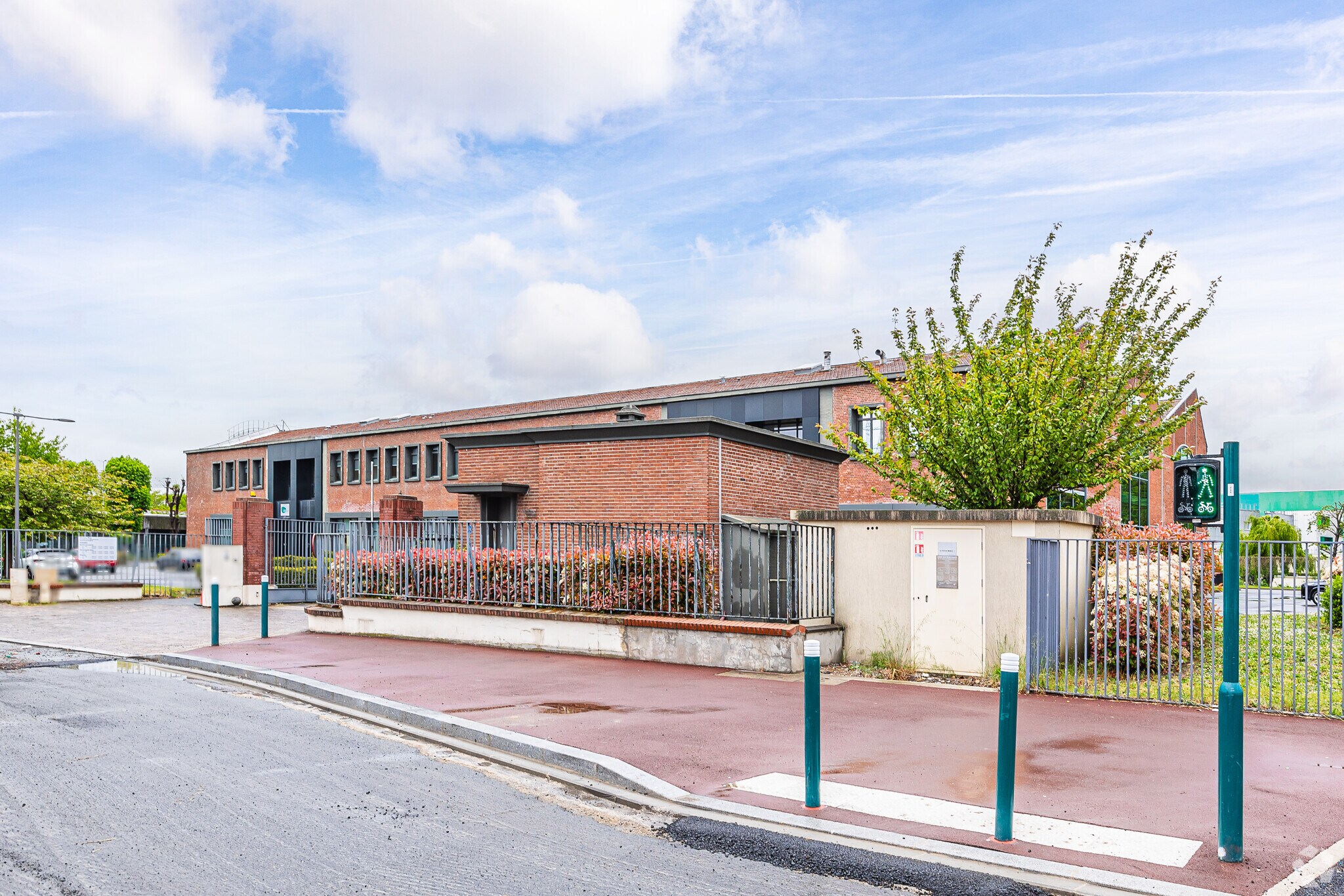 Flex in Gennevilliers for lease Primary Photo- Image 1 of 3