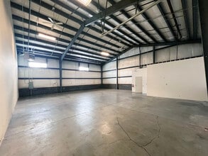 63004 NE 18th St, Bend, OR for lease Interior Photo- Image 2 of 4