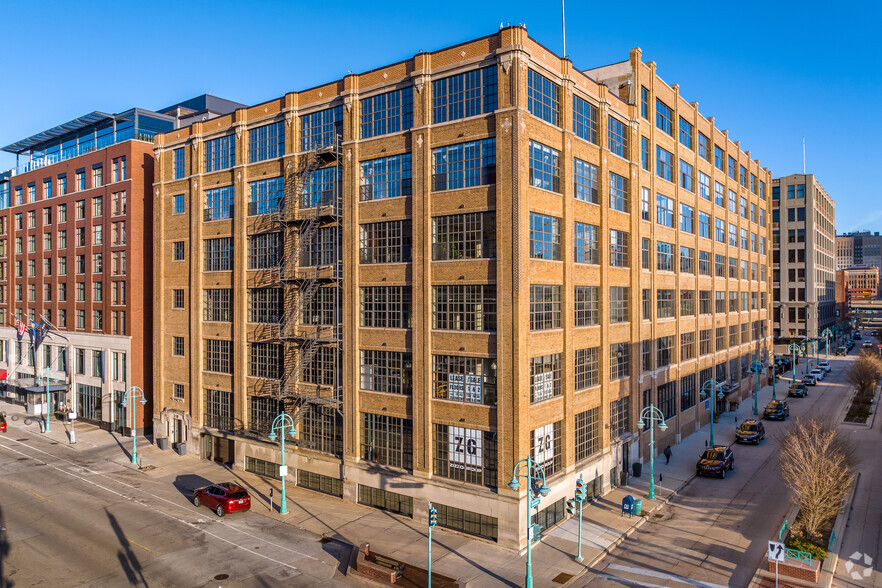 219-239 N Milwaukee St, Milwaukee, WI for lease - Building Photo - Image 1 of 6