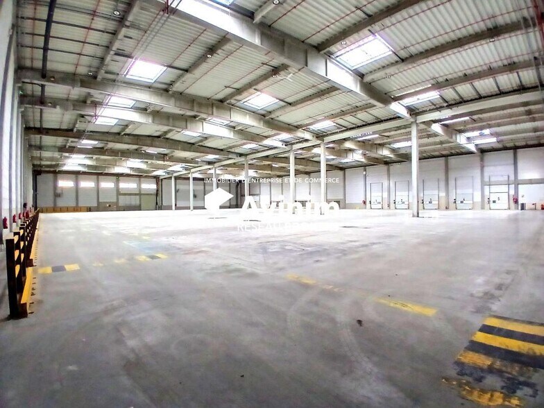 Industrial in Orleans for lease - Building Photo - Image 2 of 6
