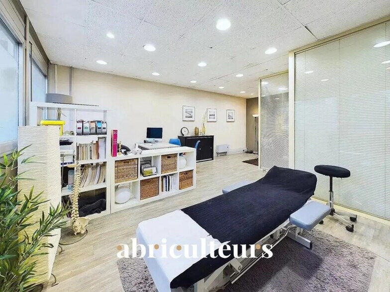 55 Rue Du Grand Faubourg, Chartres for sale - Interior Photo - Image 3 of 6