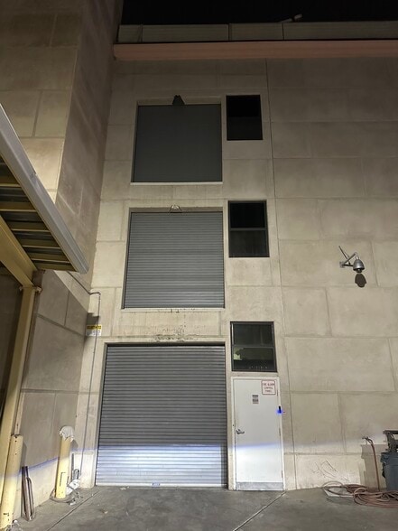 9020 Long Beach Blvd, South Gate, CA for lease - Building Photo - Image 3 of 7