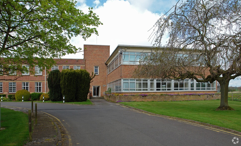 Main Block & Area 3, Cherwell Business Village, Banbury for sale - Building Photo - Image 3 of 35