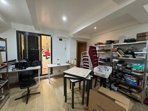 Retail in Barcelona, Barcelona for lease Interior Photo- Image 2 of 10