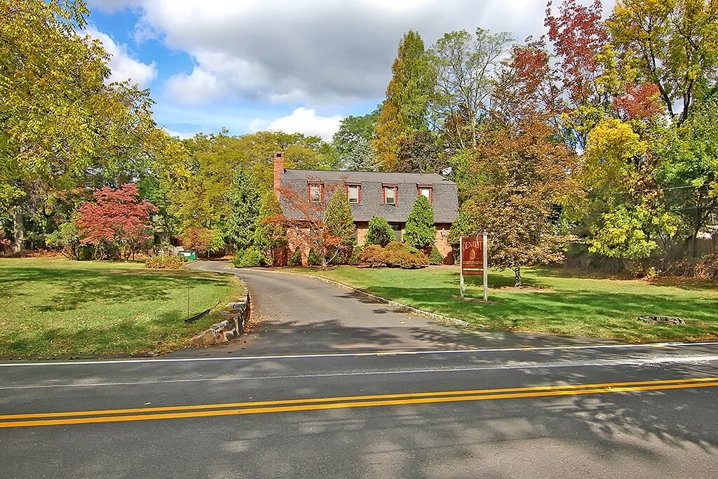 322 Greenbrook Rd, Green Brook, NJ 08812