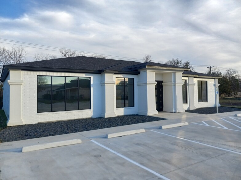 391 Mill Creek Dr, Salado, TX for lease - Building Photo - Image 1 of 14