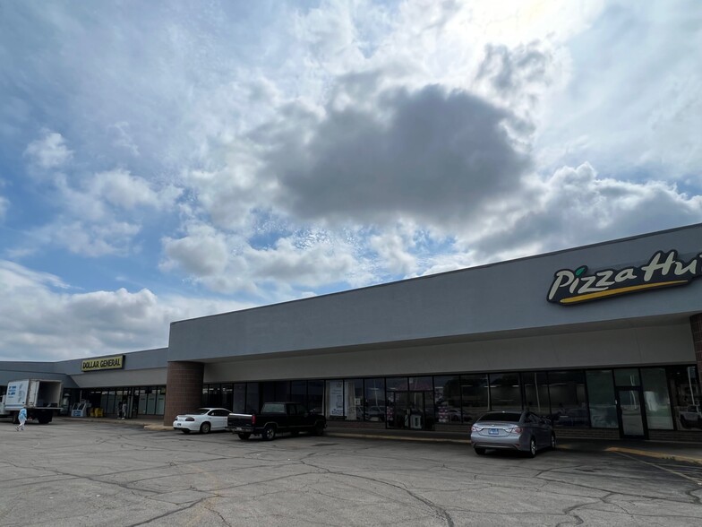 3702-3710 N Main St, Rockford, IL for lease - Building Photo - Image 3 of 18