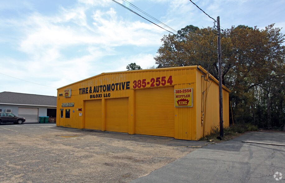 2015 Pass Rd, Biloxi, MS 39531