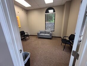 108 Oak Park Dr, Irmo, SC for lease Interior Photo- Image 2 of 23