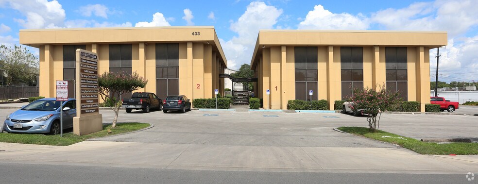 433 Kitty Hawk Rd, Universal City, TX for lease - Building Photo - Image 1 of 11